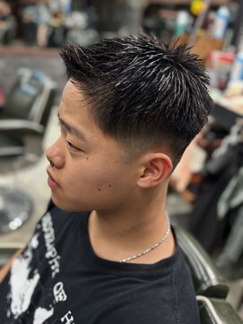 フォーコーナーズカットショップスリーセント 栄(FourCornersCutShop 3/cent) フェードショート