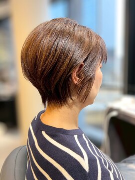 ワンバイジエクト 梅田 似合わせショート/細めハイライト/くすみベージュ/ショートボブ