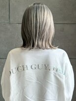 ディスコネクト(DISCO-N-NECT)&nbsp;外ハネボブ ブリーチ ハイトーン シルバーグレージュ 20代 艶髪