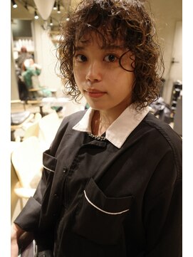 ビビト(bibito) bibito ネオソバージュウルフ　ミディアムパーマ　くるくるヘア