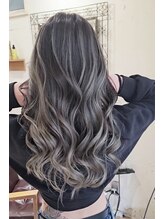 トップシェイプ(TOP SHAPE)&nbsp;グレージュバレイヤージュロングウェーブ艶髪デザインスタイル