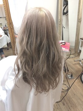 フェリシータ 総持寺店(felicita) もはや外国人☆ホワイトシルバー