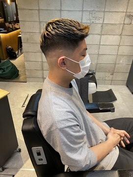 フランクスバーバー アンド ビアークラブ(FRANK'S BARBER and BEER CLUB) かき上げショートレイヤーワイルドアップバングスキンフェード