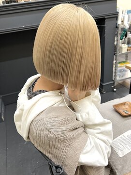 ヒート バイ アンカットラウンジ 渋谷(HEAT by UNCUT&LOUNGE) ダブルカラー/切りっぱなしボブ/ケアブリーチ/ホワイトベージュ