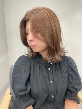 オグジュアリー 表参道(aux.) フォギーベージュ【ayame】(表参道/青山)