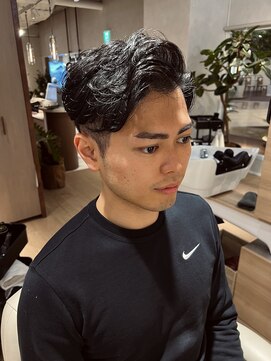 ウノプリールヴァモス(unopulir Vamos) 30歳以上メンズサイドパート大人ウェーブパーマ