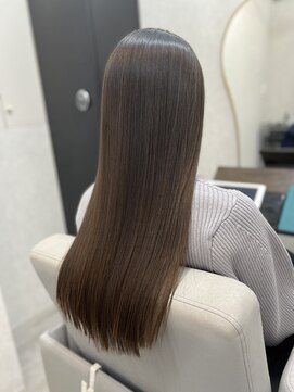 イル 天神西通り店(ill) 20代30代ボブ/ミディアムレイヤー／グレージュ/透明感/天神/大名