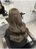 オリーブグレージュ