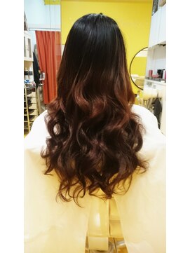 デュオヘアー エクステンションズ 新宿 太めに巻いてエレガントなスタイルに