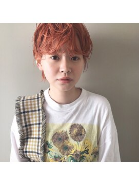 シロ(ciLo) オレンジベージュ。外国人風マッシュウルフ。