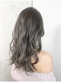 モノクロームカラー×ウェーブセミロング
