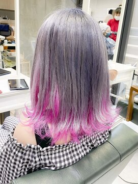 デイズ(days) ホワイトアッシュグレージュデザインカラー×インナーカラーボブ