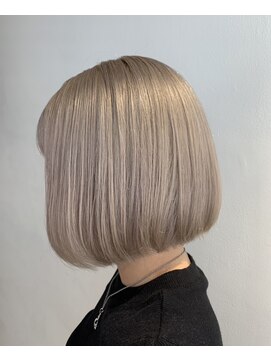 バズ(BUZZ) 艶髪ボブ/プラチナブロンド