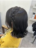 サイド編みこみにウェーブの組み合わせが可愛い