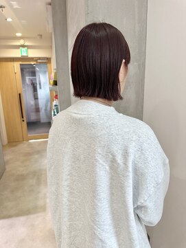 ヨーク(YOKE) YOKE 切りっぱなしボブぱつっとボブ丸くない艶髪レッドボルドー