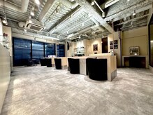 モッズ ヘア 目黒店(mod’s hair)の雰囲気（店内は大きな窓があり、開放的な空間です。）