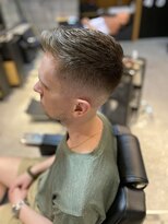 フランクスバーバー アンド ビアークラブ(FRANK'S BARBER and BEER CLUB)&nbsp;かき上げショートレイヤースキンフェードコンマヘアテクノ
