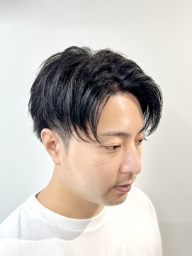 リバティシェアバーバー 銀座(LIBERTY SHARE BARBER) センターパートコンマヘアツーブロ