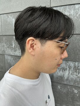 ヒュイル バイ ニアウ(Hwyl by Niau) メンズマッシュセンターパートスパイラルパーマニュアンスパーマ