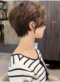 美髪シアーカラーピンクブラウンショートカット切りっぱなしボブ