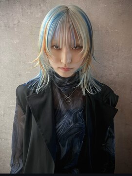 イル(iLe.) レイヤーカット/ウルフ/ホワイトブロンド/外ハネボブ/美髪