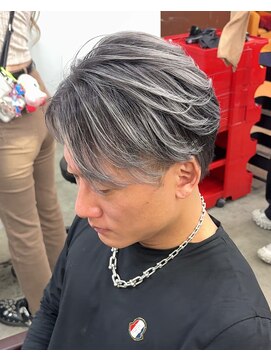 テンバイリップスヘアー(TEN by LIPPS hair) 大人かっこいいシルバーグレーバレイヤージュセンターパート