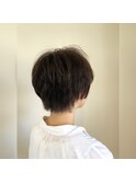 パーマをいかして動きのあるショート