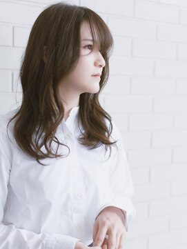 ノイン(noine) かっこよさもある“切りっぱなしスタイル”を