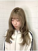ミルクティーベージュ/レイヤーカット/透明感/ハイトーンカラー