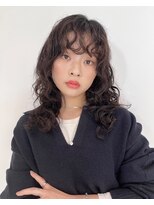 ロングレイヤーカットくるくるパーマ外国人風パーマ　黒髪パーマ
