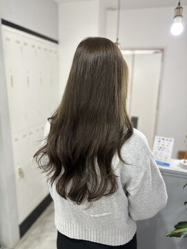 リュンヌ(Lune) オリーブベージュ×ロングヘア