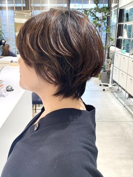 ステアケース 武蔵小杉店(stair:case) 大人ショート/ショートボブ/白髪ぼかしハイライト/武蔵小杉