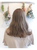 スモーキーベージュ
