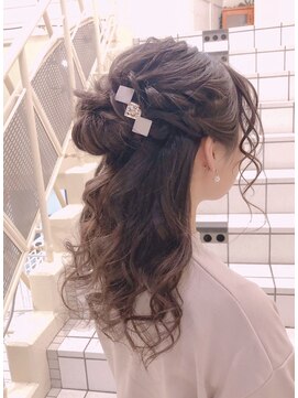 ヘアメイク ジェイエム シニヨンハーフアップ
