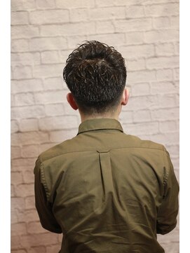 銀座マツナガ 新宿野村ビル店 すそのメリハリで清潔感を演出！！モテ髪は後ろから！！