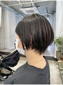 大人可愛い20代30代40代黒髪前下がりショートボブ丸みショート