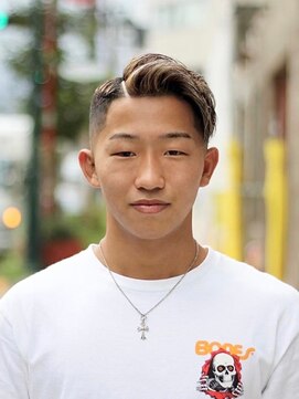 キングスマントーキョー 府中店(KINGSMAN TOKYO) ツーブロックマッシュ/波巻き/ハイライト/束感<理容室><府中駅>