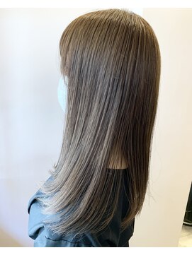 トレパルッキエーレ(tre parrucchiere) ［-tre-］ロングレイヤー×オリーブベージュ　20代/30代/40代