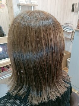 ククナ(kukuna)の写真/低アルカリ、ノンアルカリ、低ジアミン、ノン過酸化水素の、髪や頭皮に優しい薬剤を使用しています。