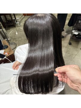 サロンドミルク 原宿(salon de MiLK) 【原宿、表参道、明治神宮前】乾かすだけまとまる髪へ　美髪矯正