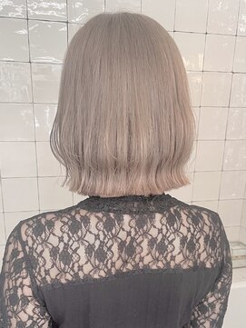 フウ(fuh) グレージュ／ボブ／ボブレイヤー／透明感カラー