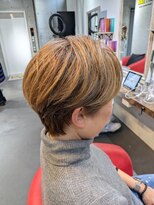 アリイ(ali'i) 白髪ぼかし×ショートスタイル