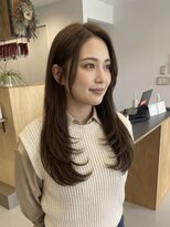 チオ(Chio)&nbsp;【富山】美シルエット際立つ大人のツヤ髪セミロング