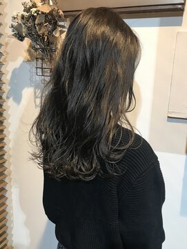 ヘアデザイン ソラ(Sola) アッシュベージュカラー透明感透け感×ウェーブロング