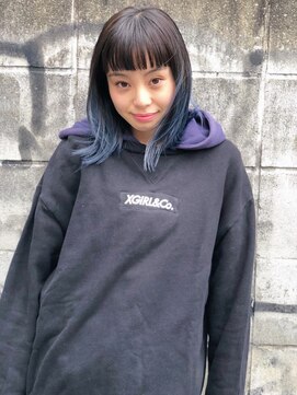 ヴィレッタ(VIRETTA) デザインネイビー×伸ばしかけボブ