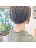 ショートヘア×カーキ