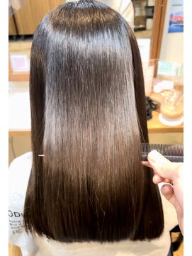 イオエ 岡本(ioe) 髪質改善/チェリーブラウン/モード/ダークアッシュ/イメチェン