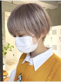 ショートカットダブルカラーミルクティーベージュショートボブ