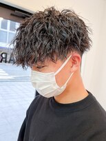 スパイラルパーマツイストパーマアップバング短髪メッシュ