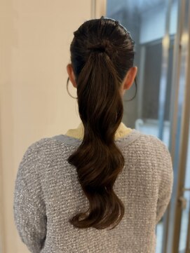 アヴェイル ヒロオ(a'vail Hiroo) イベントライブお呼ばれに艶髪ポニーテールアレンジ